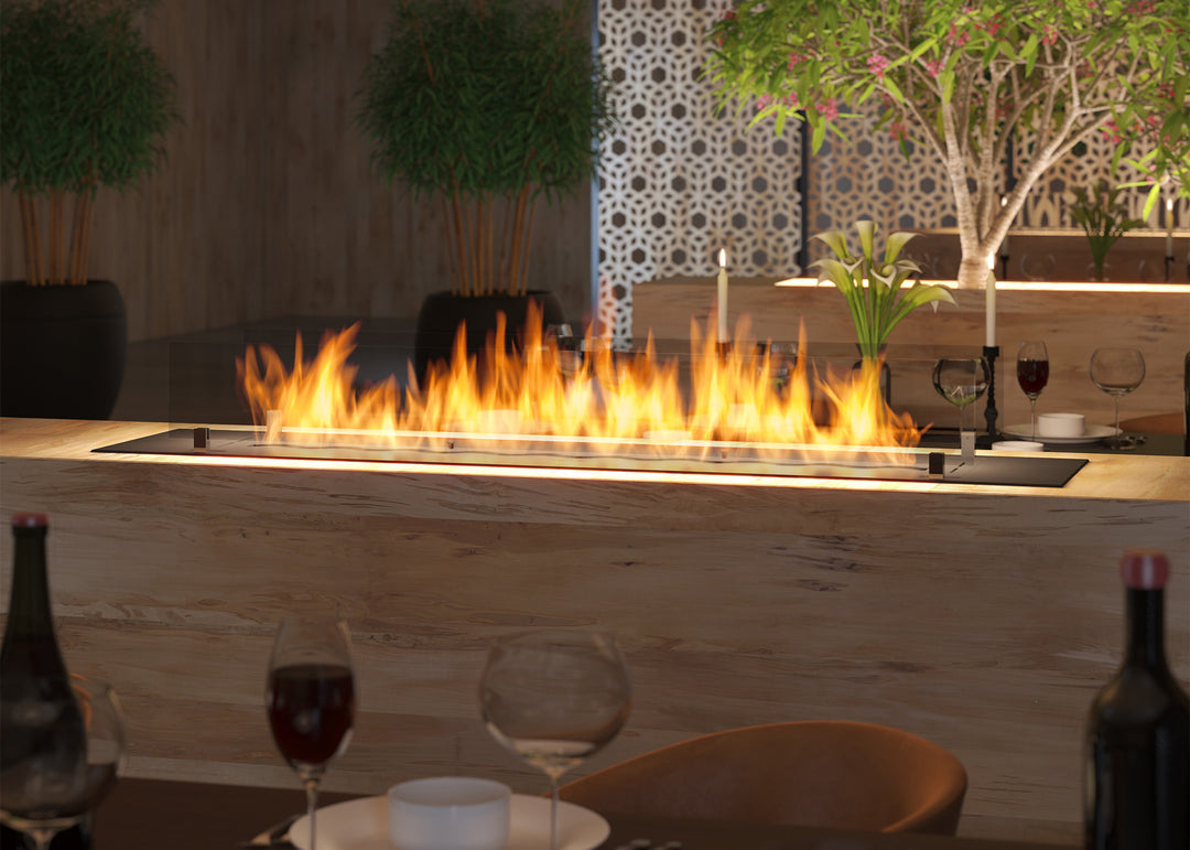 bioethanol-einbaubrenner-glas-infire-slimfire-wave-150cm-raumteiler-restaurant-nahaufnahme-ethanol-einbau-brenner