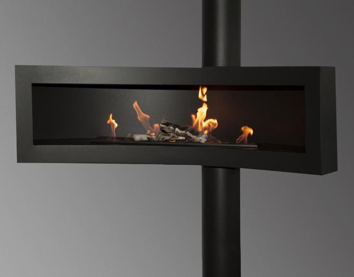 bioethanol-haengekamin-deckenmontage-tobav-ethanolkamin-deckenkamin-curved-gewoeblt-decke-und-boden-schwarz-mit-flammen-frontale-ansicht
